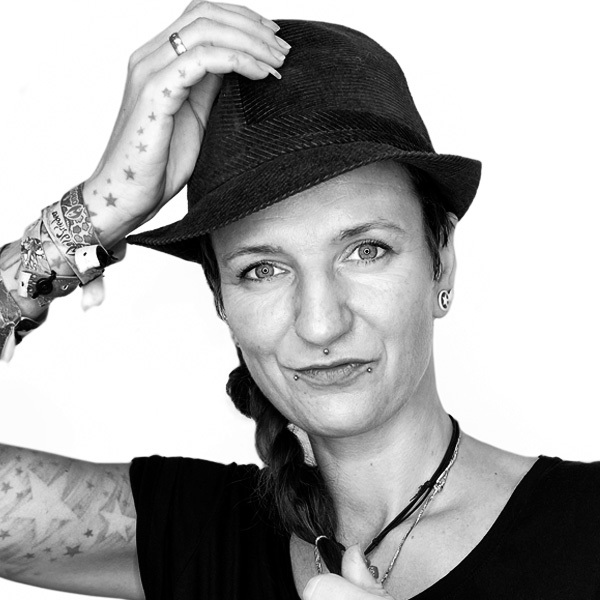 STUDIO25_Nicole_600x600_gr_sRGB